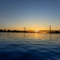 Die Rheinbrücke bei Dämmerung